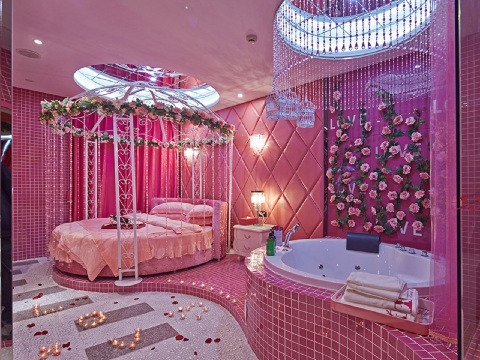 wanai couples hotel (qingdao licun pedestrian street)