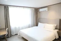 HanTing Hotel (Changchun People's Square, The Second Hospital of Jilin University) - 2-Star