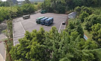 Emeishan Hotel (Baoguo Temple Visitor Center)