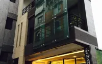 屏東金沙灣二館時尚旅店 雙流國家森林遊樂區附近的飯店