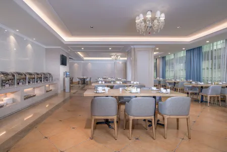 Vienna International Hotel (Huaihua City Center) Отели в г. Хуайхуа