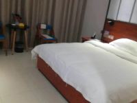 万宁山悦海景酒店 - 标准大床房