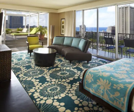 DoubleTree by Hilton Alana - Waikiki Beach