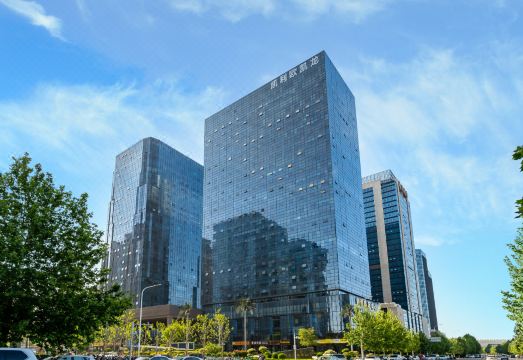 郑州高铁东站云松酒店外景图