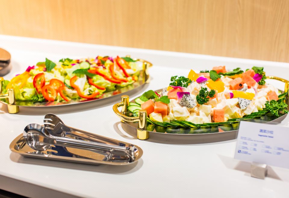 2. 홀리데이 인 익..