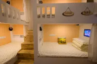 Dunhuang Mountian Spring Hostel