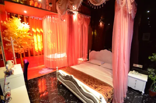 Guoran Theme Hotel (Wuhan Huquan)