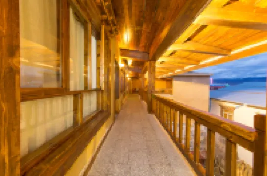 Shangri-La Zedanwangmu Cangbieyuan (Dukezong Ancient City Moonlight Square Branch)