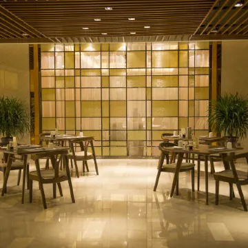 Yining Beauty Hotel (Liuxing Street Scenic Area Airport Store)