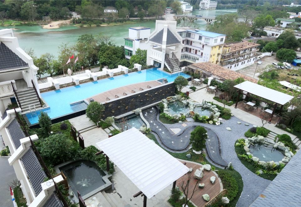 비촨 쿵중 핫 스프링 호텔 커플 여행