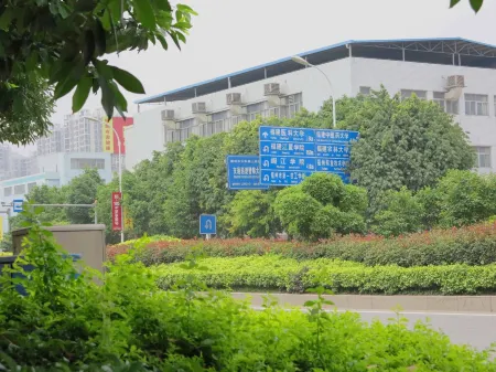 Minhou Yongsheng Ecological Hotel (Yongjia Tiandi Square Jinyu Subway Station Branch) Отели рядом с достопримечательностью «Fujian University of Agriculture and Forestry (Qishan Campus)»