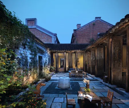 Huaji Hotel Отели рядом с достопримечательностью «CPC Nanjing Committee Party School»