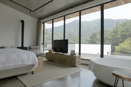 Qiandai Shanju Holiday Hotel (Jingshan) Отели рядом с достопримечательностью «Shangougou Scenic Resort»