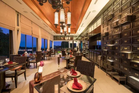 Banyan Tree Samui Отели рядом с достопримечательностью «Guan-Yu Koh Samui Shrine»