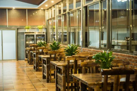 Xixiangrong Hotel Отели рядом с достопримечательностью «Mohan»