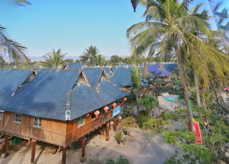 Shaman Dala Inn Отели рядом с достопримечательностью «Menghanman Tingfota Temple»