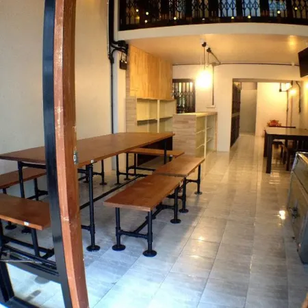 Sleep Owl Hostel Отели рядом с Аэропорт Дон-Муанг