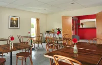Saxton Lodge Motel - Frühstück