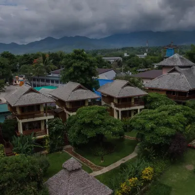 Pai Vimaan Resort Отели рядом с достопримечательностью «Мемориальный мост Пай»
