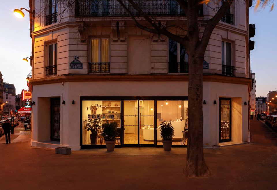 4. Hotel Co..
