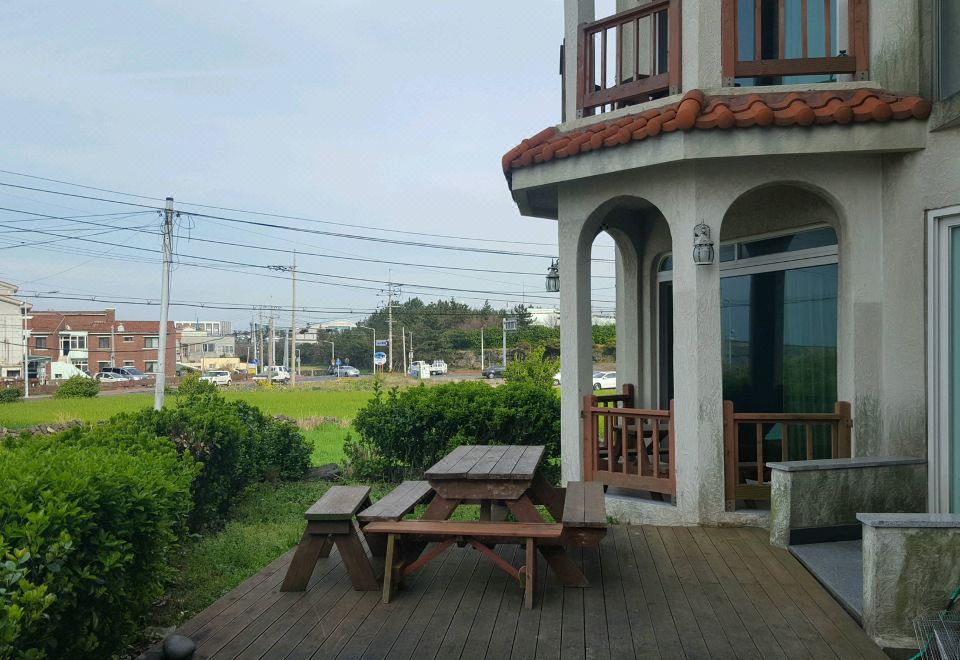 3. 해안풍경펜션..