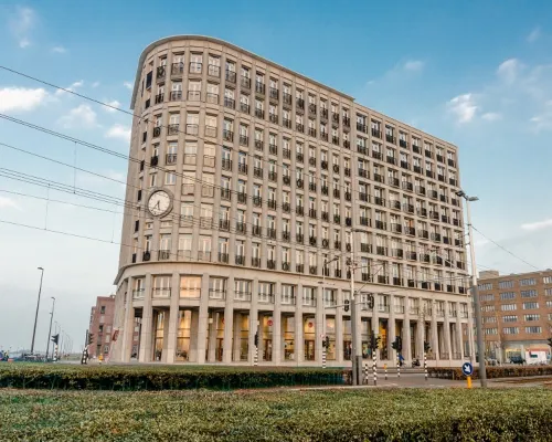 โรงแรมอามาดิ พาโนรามา โรงแรมในอัมสเตอร์ดัม