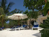 Crown Beach Hotel-Private Bikini Beach Hotel a 