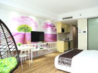 易成酒店公寓(广州火车东站威尼国际店) - 精选大床房