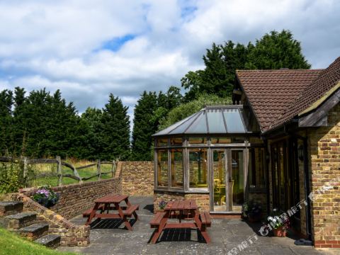 リトル フォクシーズ ホテル & ガトウィック エアポート パーキング