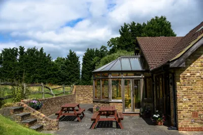 Little Foxes Hotel & Gatwick Airport Parking Hotel di Crawley