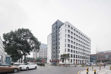 baseLITE-ZHANGJIANG Serviced Apartment Отели рядом с достопримечательностью «Chuansha Ancient Town»