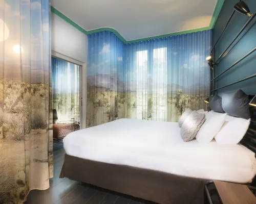 Best Western Plus la Demeure Hotels near 5th arr.