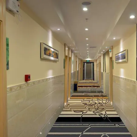 Pinshang Express Chain Hotel (Dongxing Guomen Port)