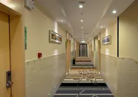Pinshang Express Chain Hotel (Dongxing Guomen Port)