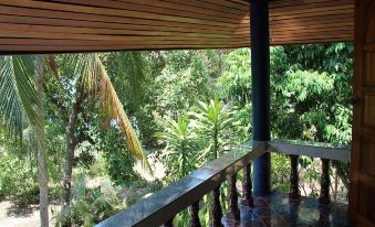 Jungle Bar and Bungalow Guest House