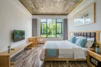 Mid-mountain Cloud & Water Hotel