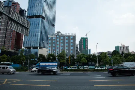 Lavande Hotel (Shenzhen North Railway Station Bantian Metro Station)