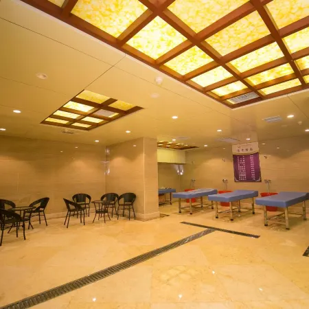 Linjiang Huayuan Hotel