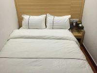 七橙梦酒店(广州公元前地铁站店) - 标准大床房