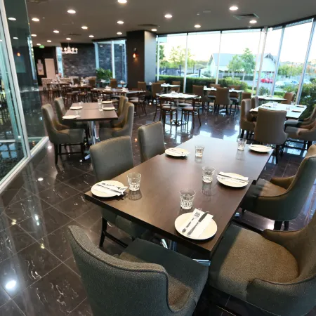 Springfield Lakes Boutique Hotel
