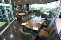 Springfield Lakes Boutique Hotel - Breakfast