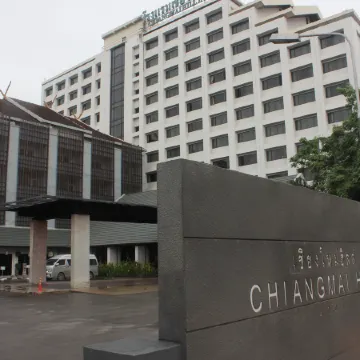 Chiang Mai Hill Hotel Отели рядом с достопримечательностью «Ват Пратхат Дой Сутхеп»