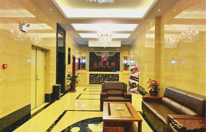 Long Tu Hotel