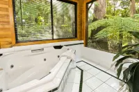 The Mouses House Rainforest Retreat Hotel di Springbrook