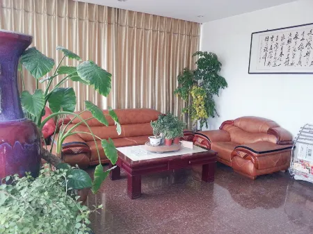 Xingyang Taihe Business Hotel Отели рядом с достопримечательностью «Huancuiyu Scenic Area»