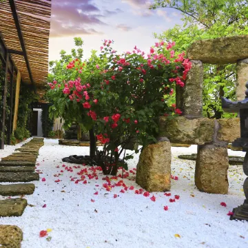 Weizhou Island Slow Art Homestay (Dishui Danping Beach Store) Отели рядом с достопримечательностью «Moon Square»