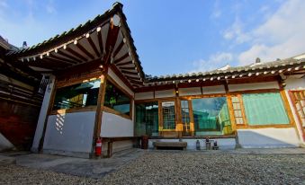 Jiwoodang Annex2 Hanokstay House Jeonju