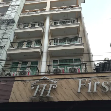 First House Hotel Bangkok Отели рядом с достопримечательностью «Патумван»