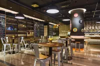 InterContinental Hotels SHANGHAI HONGQIAO NECC by IHG - bars