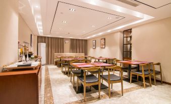 Wanhe Zhizhen Hotel (Shanghai Changshou Road Subway Station)
